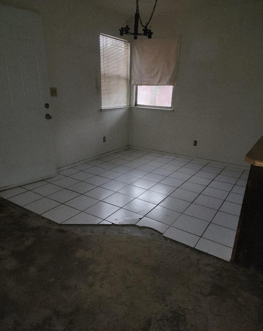 Detail Gallery Image 4 of 12 For 24 Church St, Modesto,  CA 95357 - 3 Beds | 2 Baths