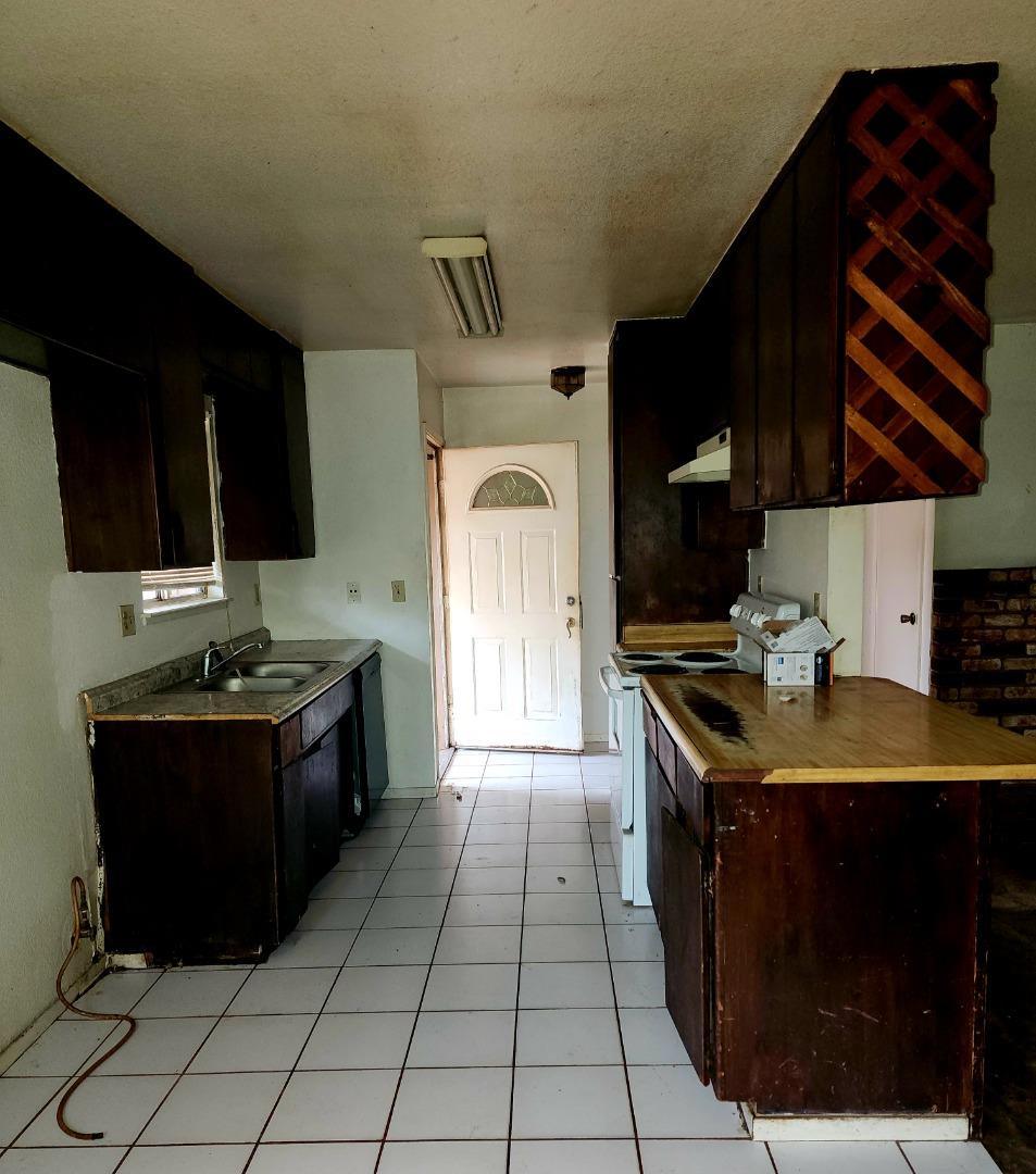 Detail Gallery Image 6 of 12 For 24 Church St, Modesto,  CA 95357 - 3 Beds | 2 Baths