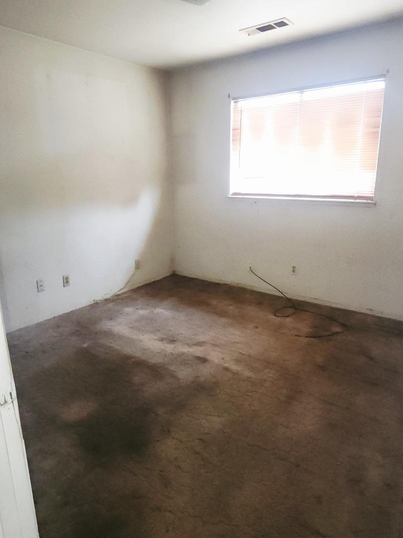 Detail Gallery Image 8 of 12 For 24 Church St, Modesto,  CA 95357 - 3 Beds | 2 Baths