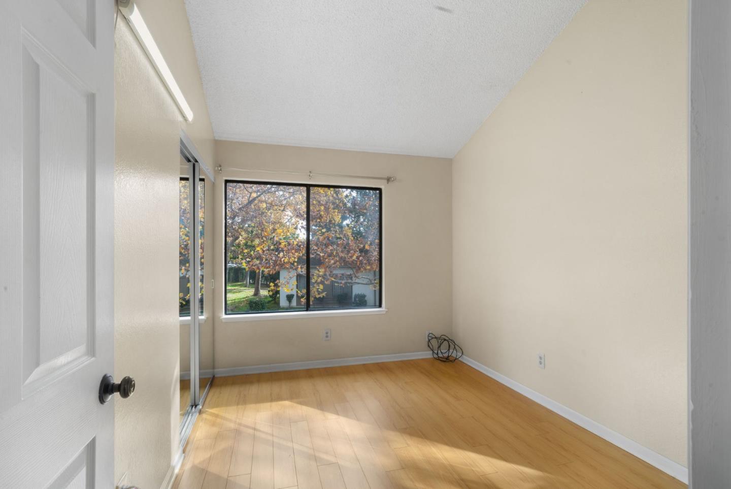 Detail Gallery Image 14 of 29 For 7124 Point Dunes Ct, San Jose,  CA 95139 - 3 Beds | 2/1 Baths