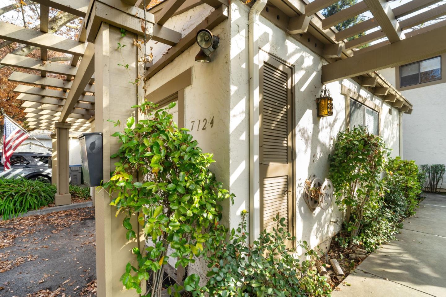 Detail Gallery Image 3 of 29 For 7124 Point Dunes Ct, San Jose,  CA 95139 - 3 Beds | 2/1 Baths