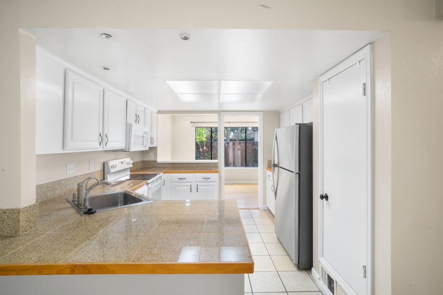 Detail Gallery Image 9 of 29 For 7124 Point Dunes Ct, San Jose,  CA 95139 - 3 Beds | 2/1 Baths