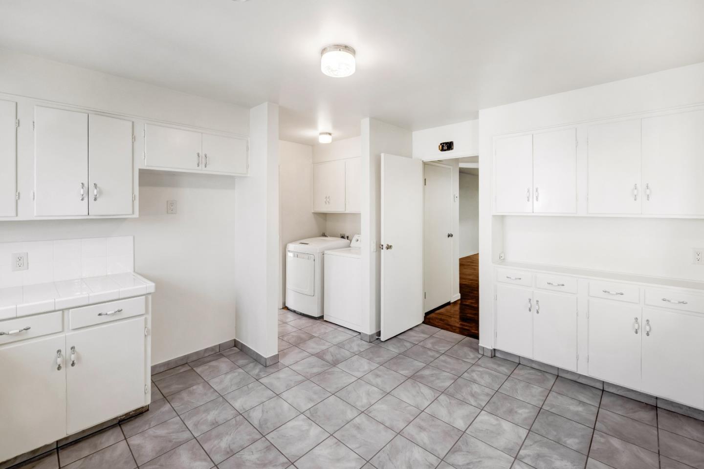 Detail Gallery Image 17 of 74 For 609 Congress Ave, Pacific Grove,  CA 93950 - 6 Beds | 2 Baths