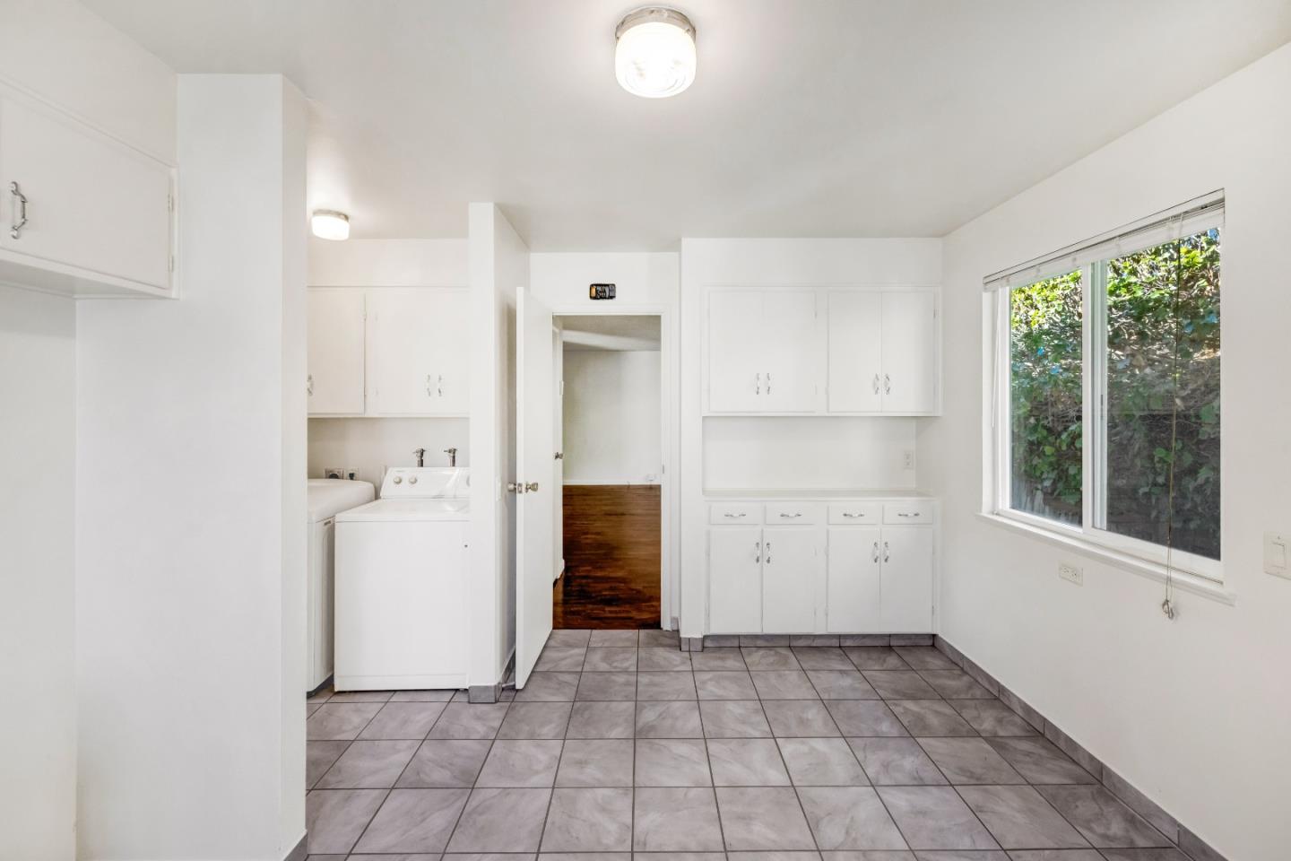 Detail Gallery Image 20 of 74 For 609 Congress Ave, Pacific Grove,  CA 93950 - 6 Beds | 2 Baths