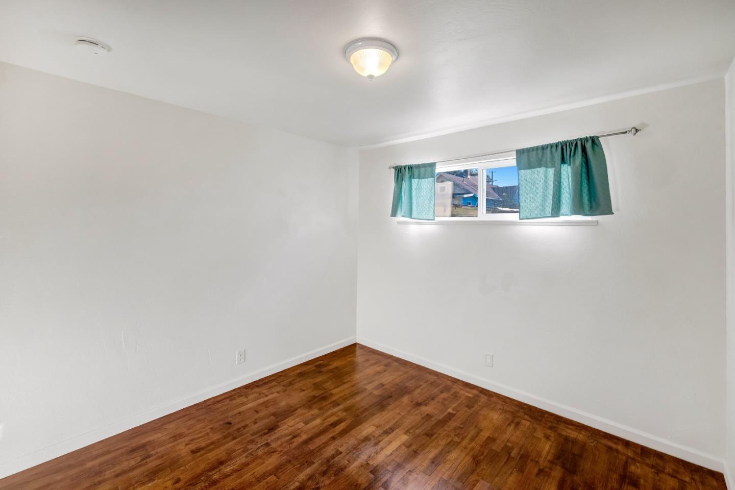 Detail Gallery Image 22 of 74 For 609 Congress Ave, Pacific Grove,  CA 93950 - 6 Beds | 2 Baths