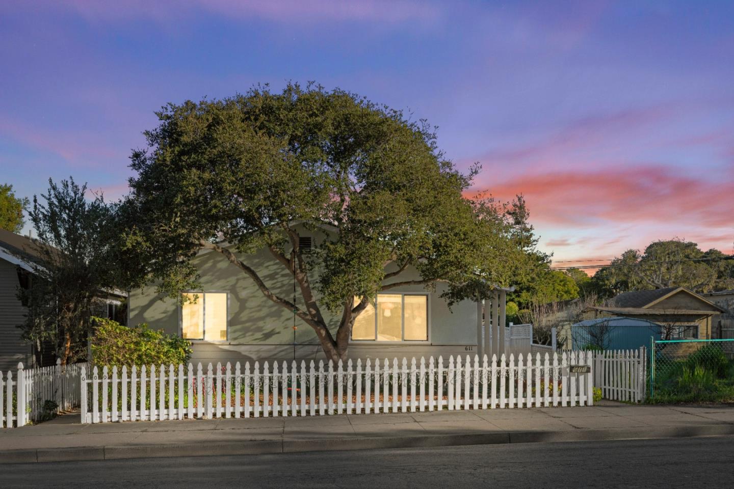 Detail Gallery Image 3 of 74 For 609 Congress Ave, Pacific Grove,  CA 93950 - 6 Beds | 2 Baths