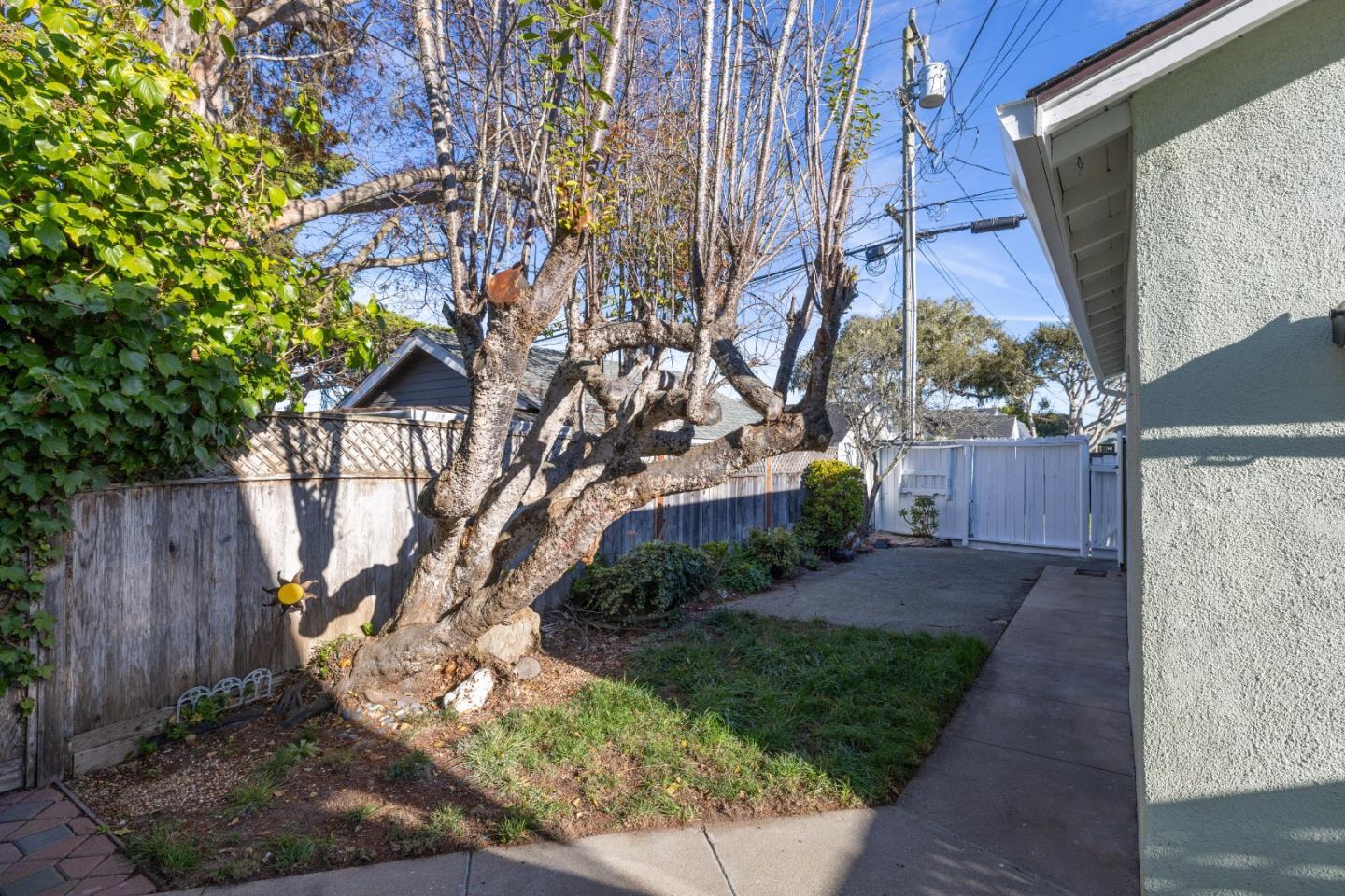 Detail Gallery Image 40 of 74 For 609 Congress Ave, Pacific Grove,  CA 93950 - 6 Beds | 2 Baths