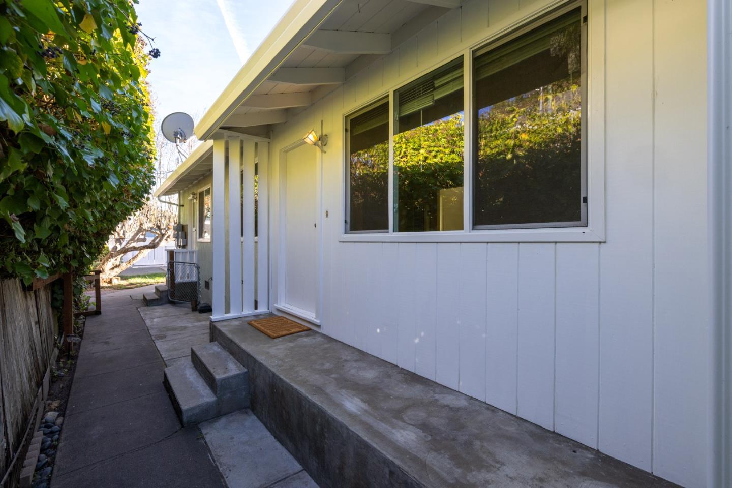 Detail Gallery Image 6 of 74 For 609 Congress Ave, Pacific Grove,  CA 93950 - 6 Beds | 2 Baths