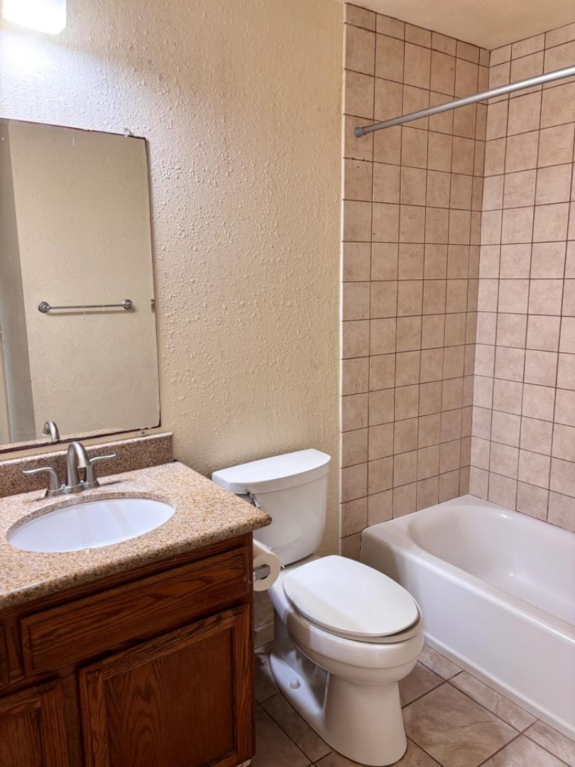 Detail Gallery Image 16 of 19 For 110 W Rossi St #2,  Salinas,  CA 93901 - 2 Beds | 1/1 Baths