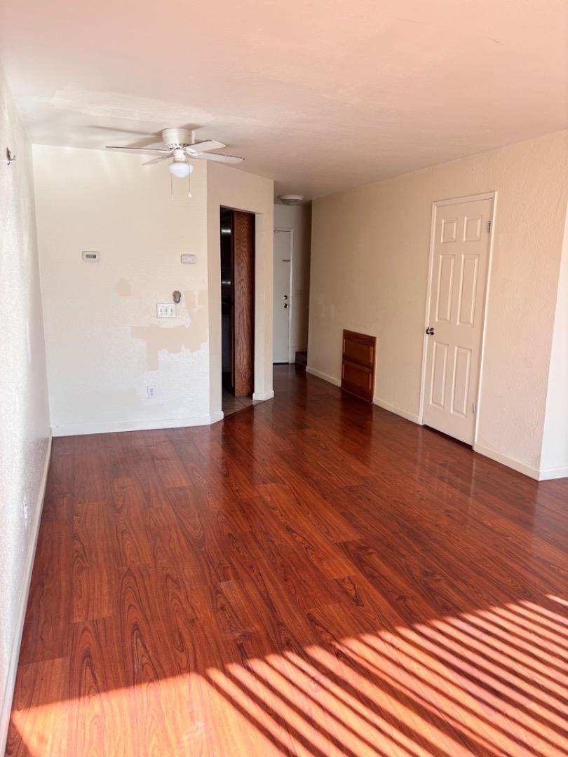 Detail Gallery Image 4 of 19 For 110 W Rossi St #2,  Salinas,  CA 93901 - 2 Beds | 1/1 Baths