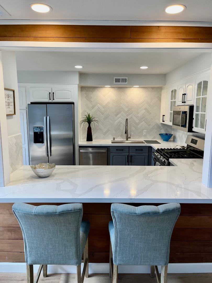 Detail Gallery Image 4 of 9 For 5525 Scotts Valley Dr, Scotts Valley,  CA 95066 - 3 Beds | 1/1 Baths