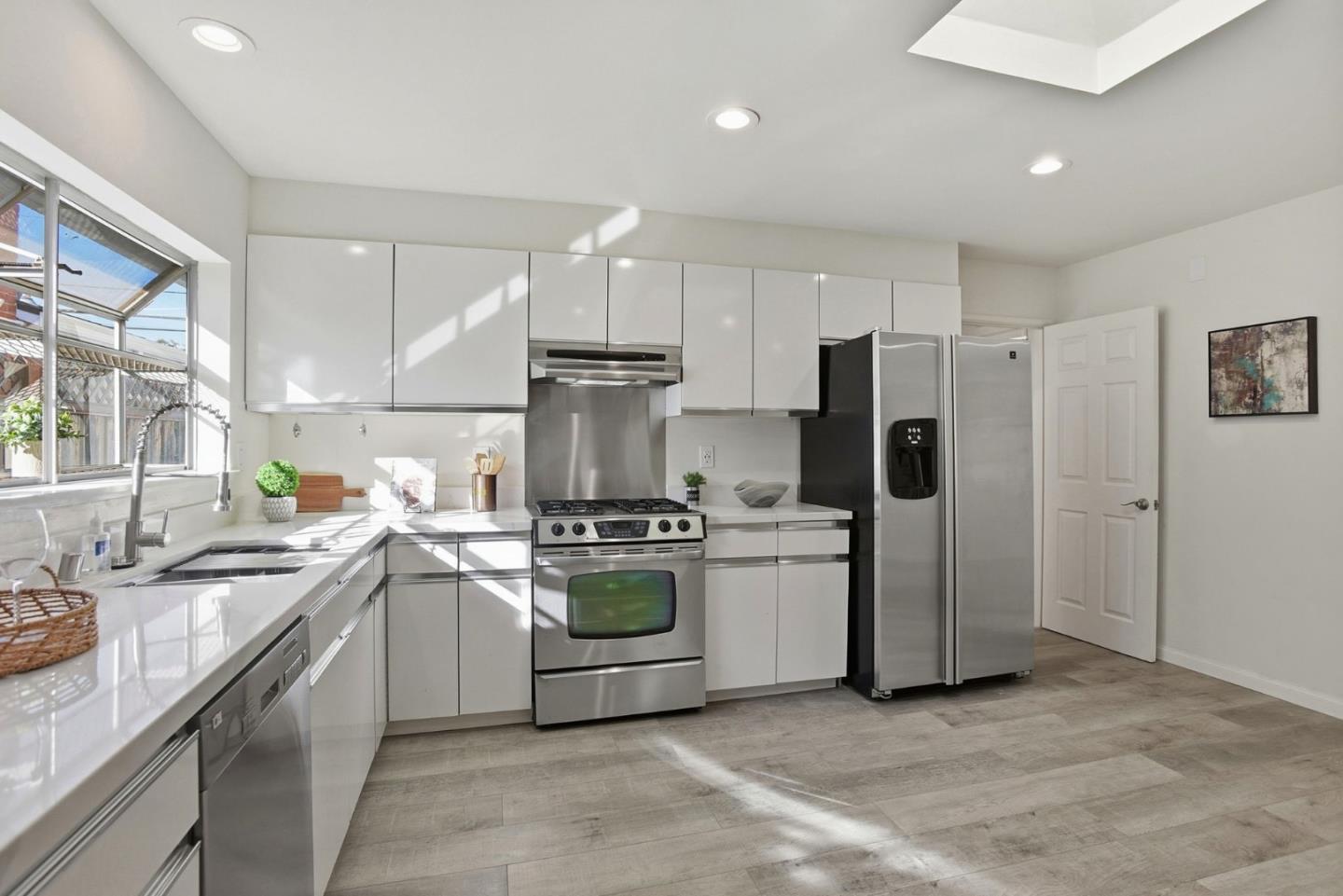 Detail Gallery Image 13 of 48 For 1079 Annapolis Dr, San Mateo,  CA 94403 - 4 Beds | 3 Baths