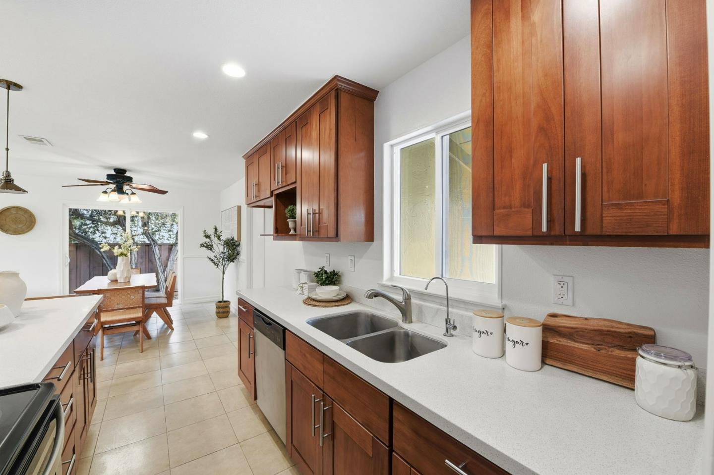 Detail Gallery Image 4 of 27 For 3359 Jenkins Ave, San Jose,  CA 95118 - 3 Beds | 2 Baths