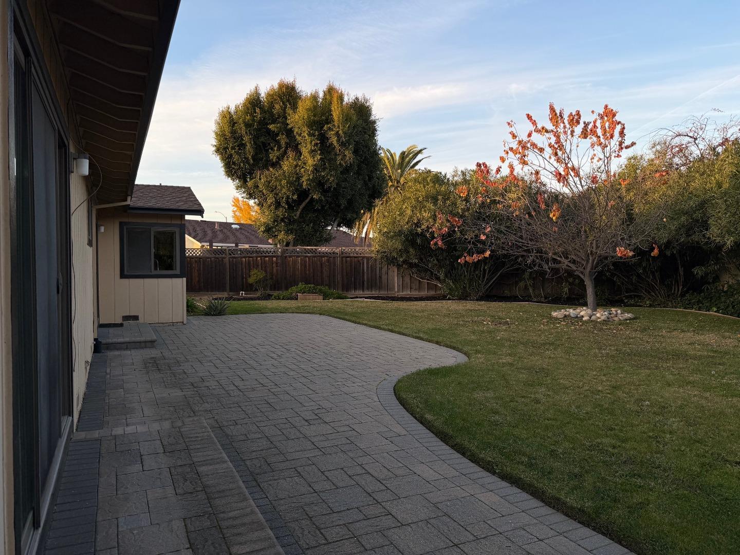 Detail Gallery Image 2 of 12 For 1264 Brookings Ln, Sunnyvale,  CA 94087 - 4 Beds | 2 Baths