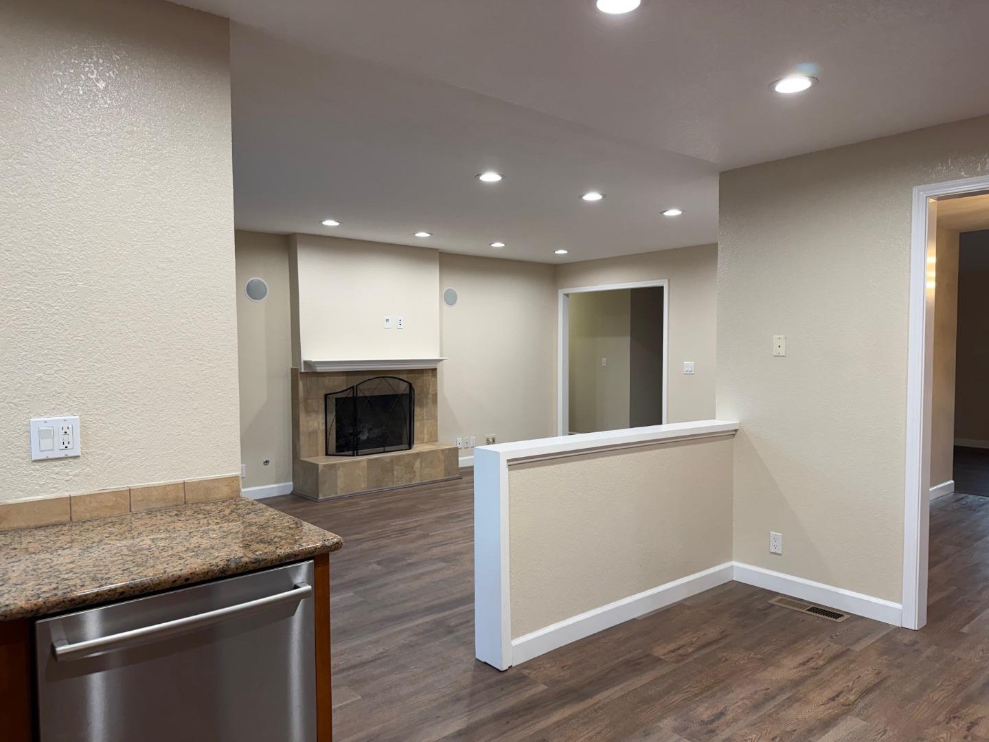 Detail Gallery Image 7 of 12 For 1264 Brookings Ln, Sunnyvale,  CA 94087 - 4 Beds | 2 Baths