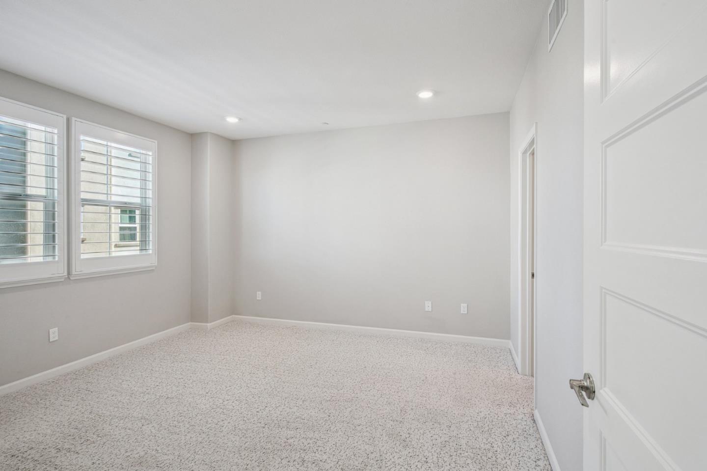 Detail Gallery Image 12 of 21 For 605 El Camino Real, Redwood City,  CA 94063 - 2 Beds | 2 Baths