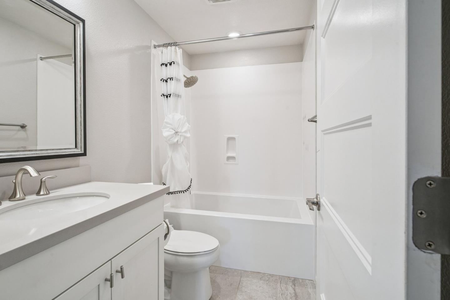 Detail Gallery Image 13 of 21 For 605 El Camino Real, Redwood City,  CA 94063 - 2 Beds | 2 Baths