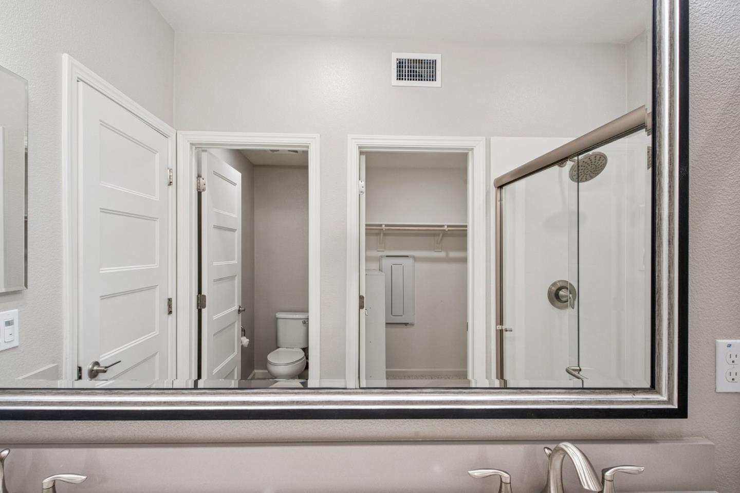 Detail Gallery Image 14 of 21 For 605 El Camino Real, Redwood City,  CA 94063 - 2 Beds | 2 Baths