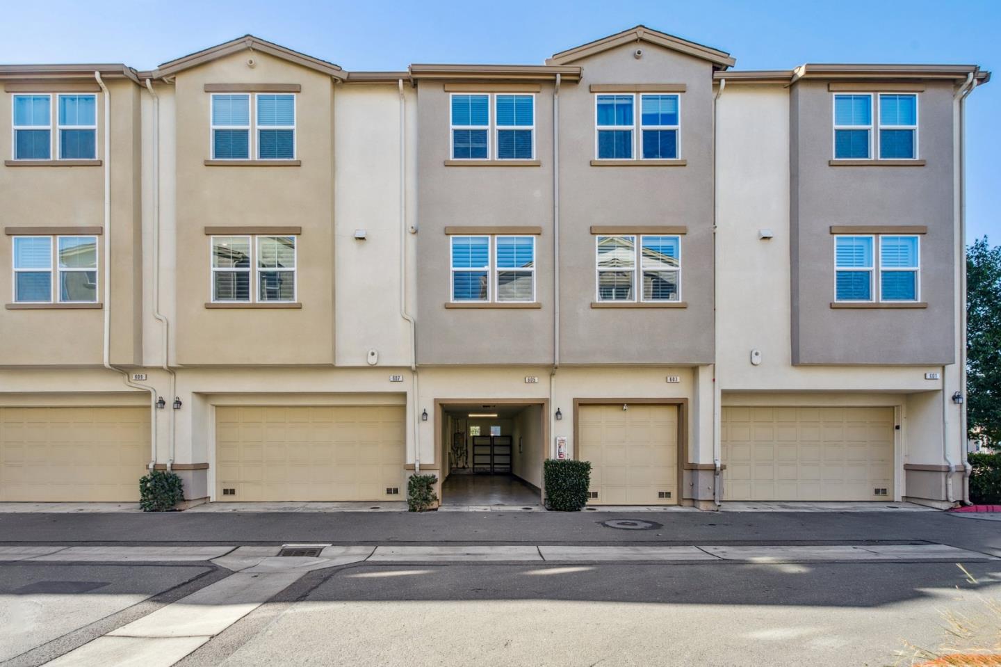 Detail Gallery Image 4 of 21 For 605 El Camino Real, Redwood City,  CA 94063 - 2 Beds | 2 Baths