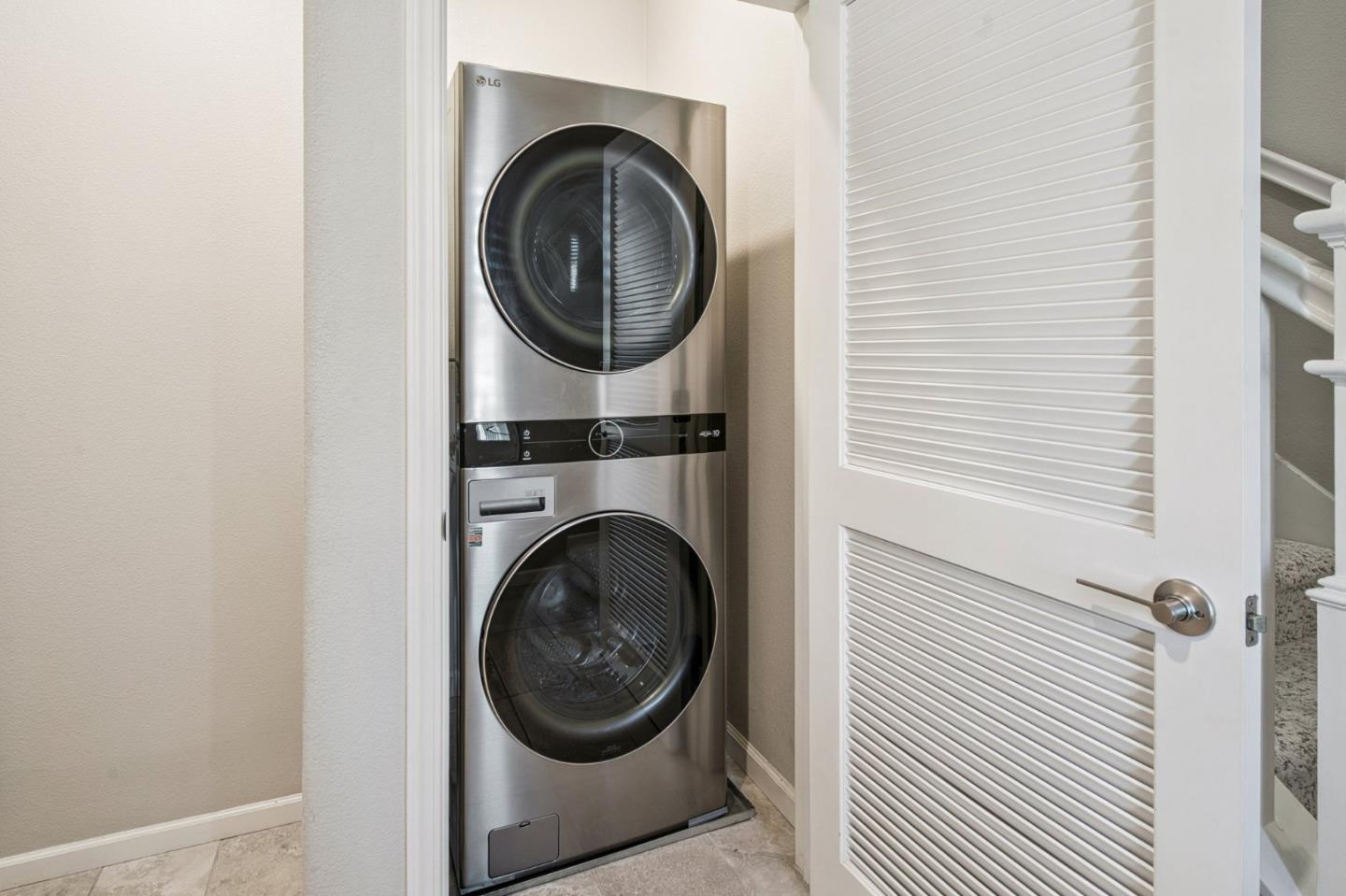 Detail Gallery Image 5 of 21 For 605 El Camino Real, Redwood City,  CA 94063 - 2 Beds | 2 Baths