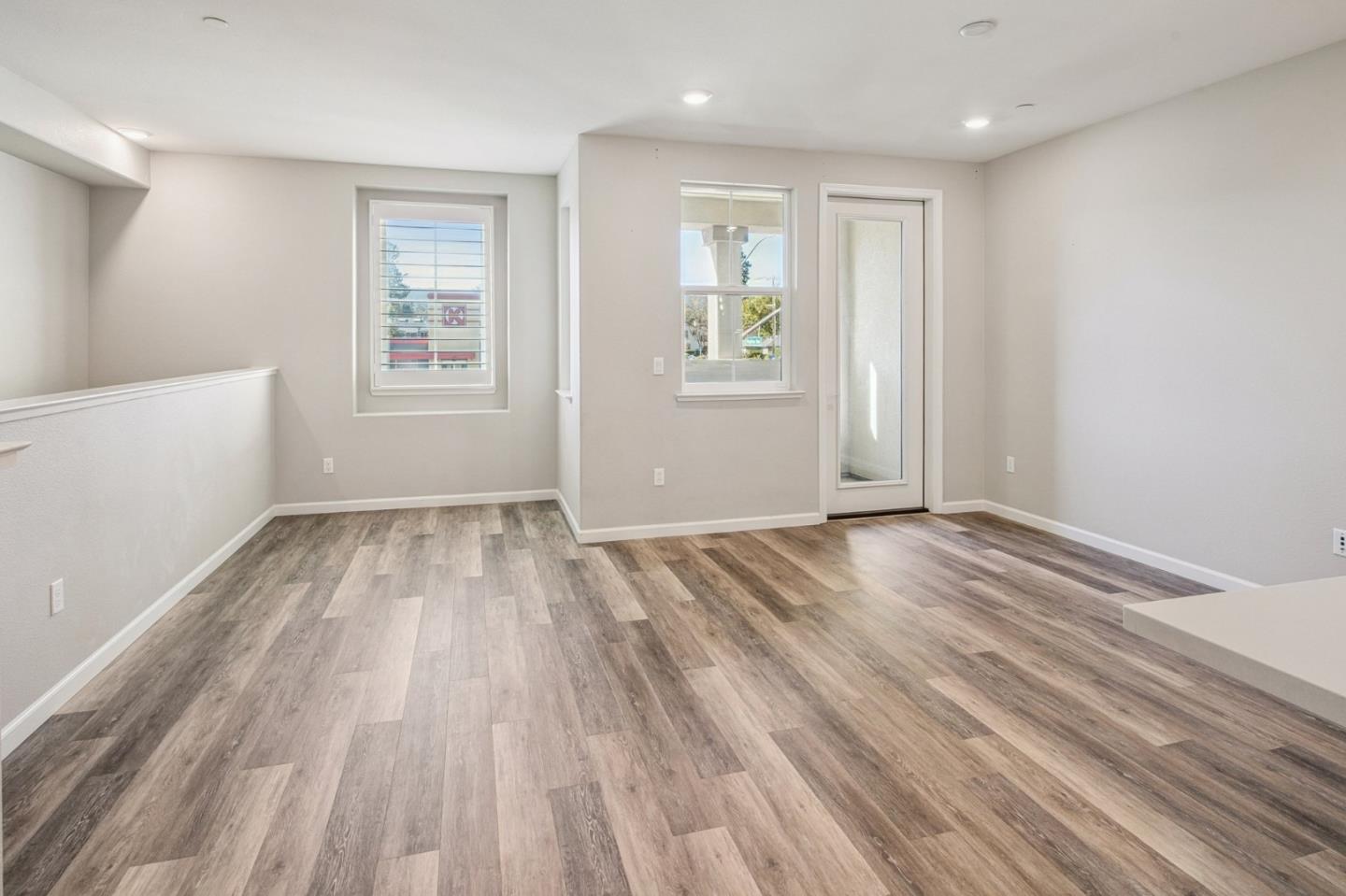 Detail Gallery Image 6 of 21 For 605 El Camino Real, Redwood City,  CA 94063 - 2 Beds | 2 Baths