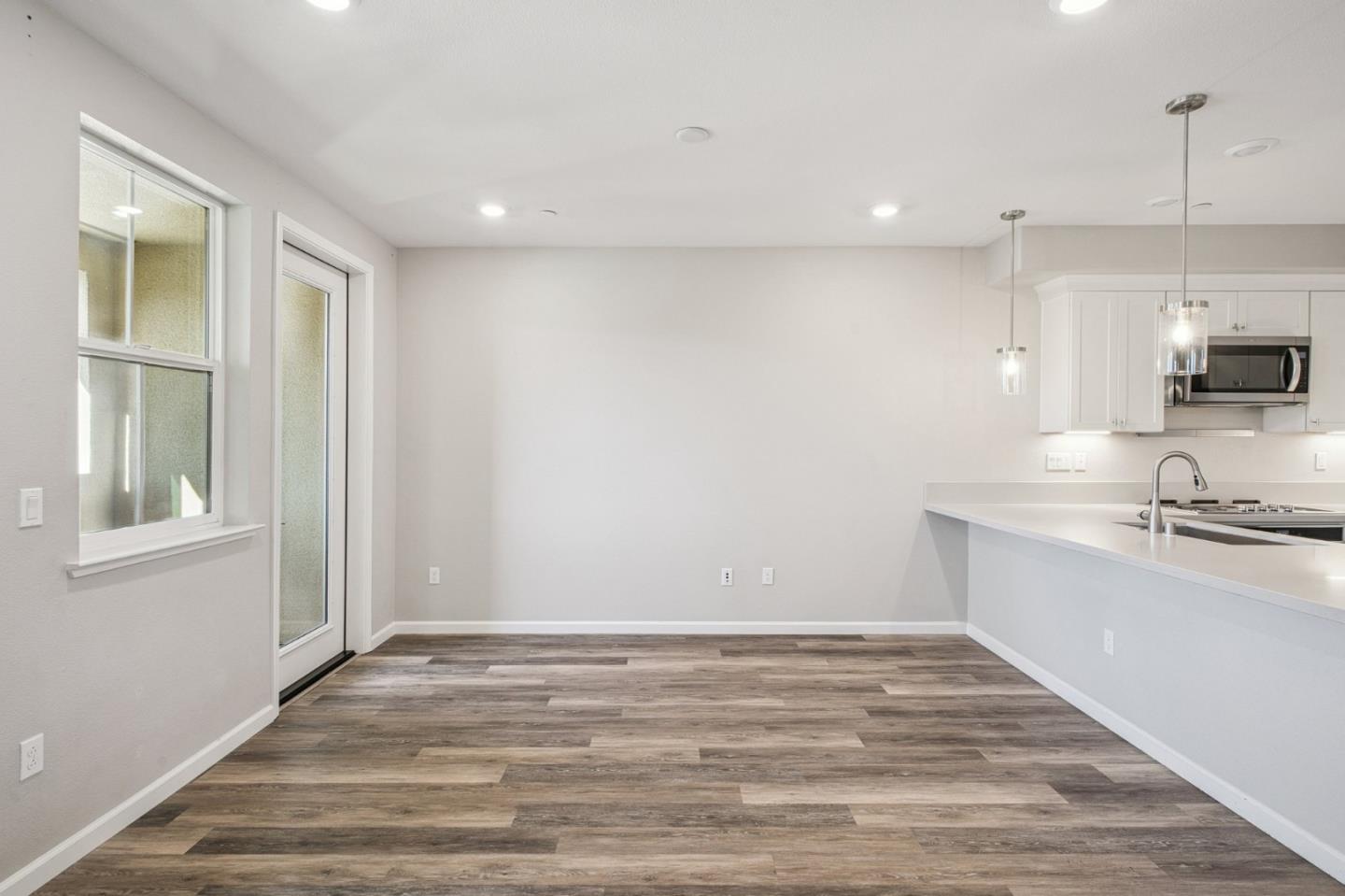 Detail Gallery Image 7 of 21 For 605 El Camino Real, Redwood City,  CA 94063 - 2 Beds | 2 Baths