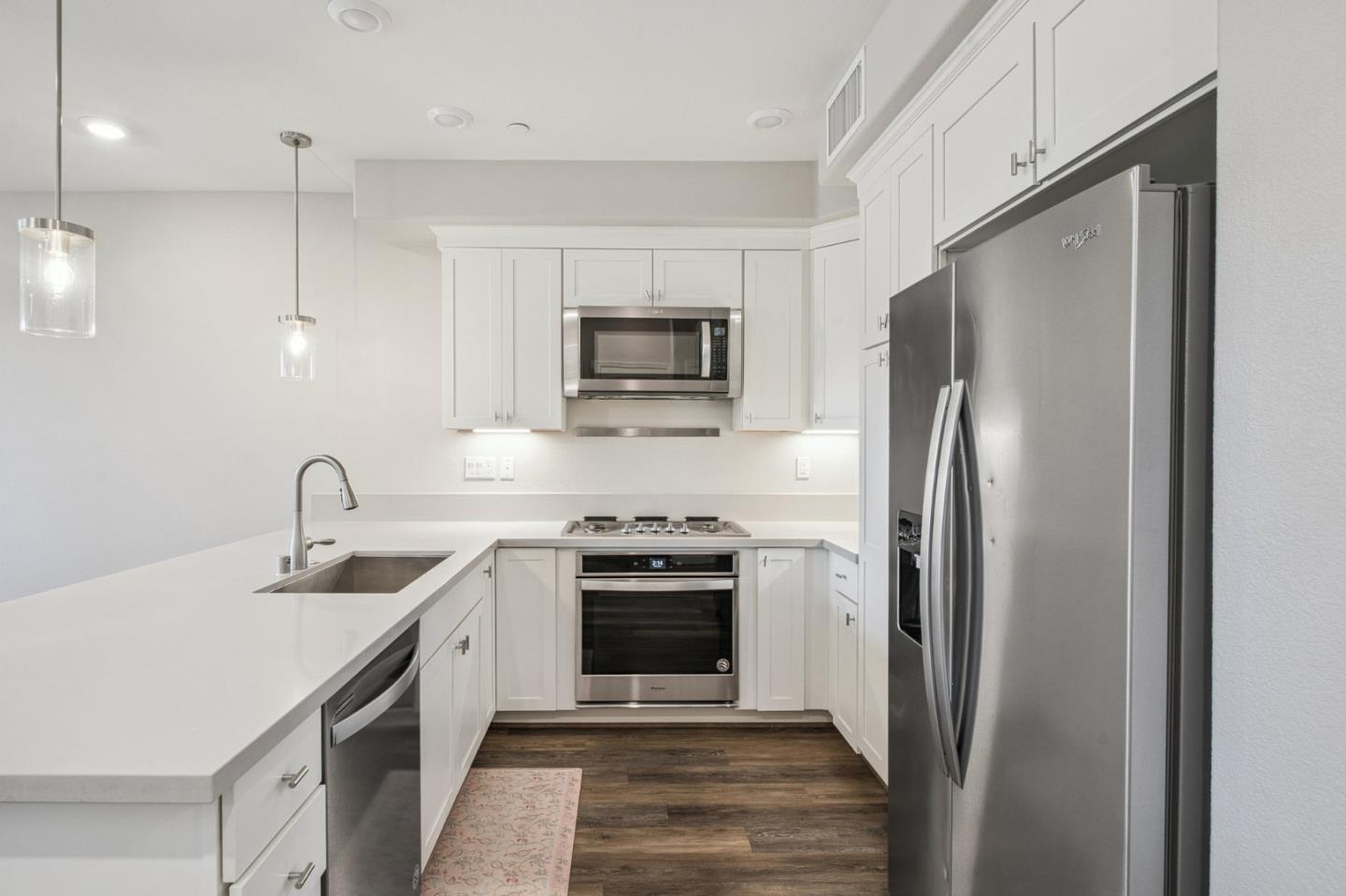 Detail Gallery Image 9 of 21 For 605 El Camino Real, Redwood City,  CA 94063 - 2 Beds | 2 Baths