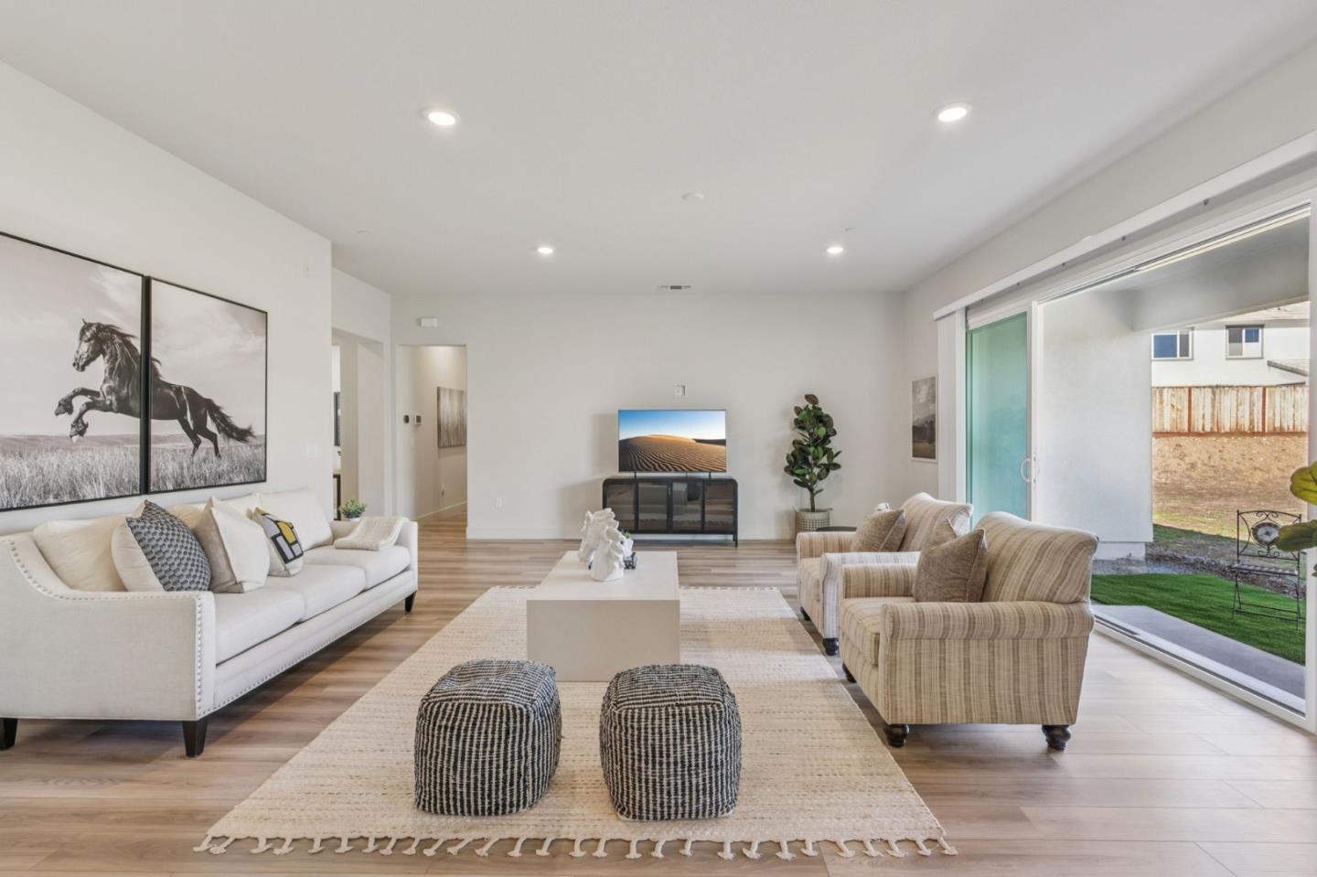 Detail Gallery Image 10 of 78 For 179 Luna Way, Hollister,  CA 95023 - 4 Beds | 2/1 Baths