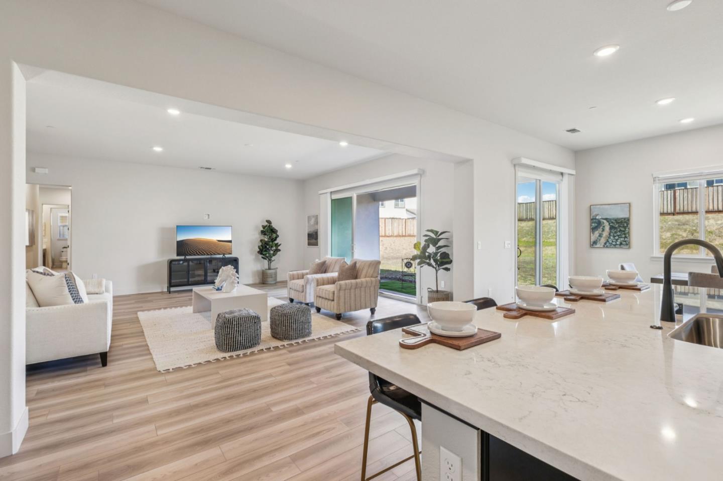 Detail Gallery Image 11 of 78 For 179 Luna Way, Hollister,  CA 95023 - 4 Beds | 2/1 Baths