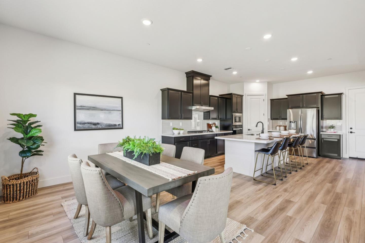 Detail Gallery Image 13 of 78 For 179 Luna Way, Hollister,  CA 95023 - 4 Beds | 2/1 Baths