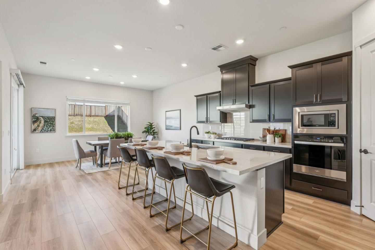 Detail Gallery Image 15 of 78 For 179 Luna Way, Hollister,  CA 95023 - 4 Beds | 2/1 Baths