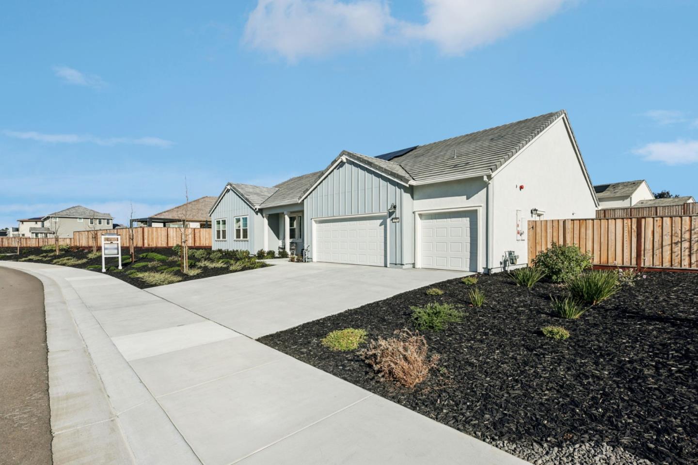 Detail Gallery Image 2 of 78 For 179 Luna Way, Hollister,  CA 95023 - 4 Beds | 2/1 Baths