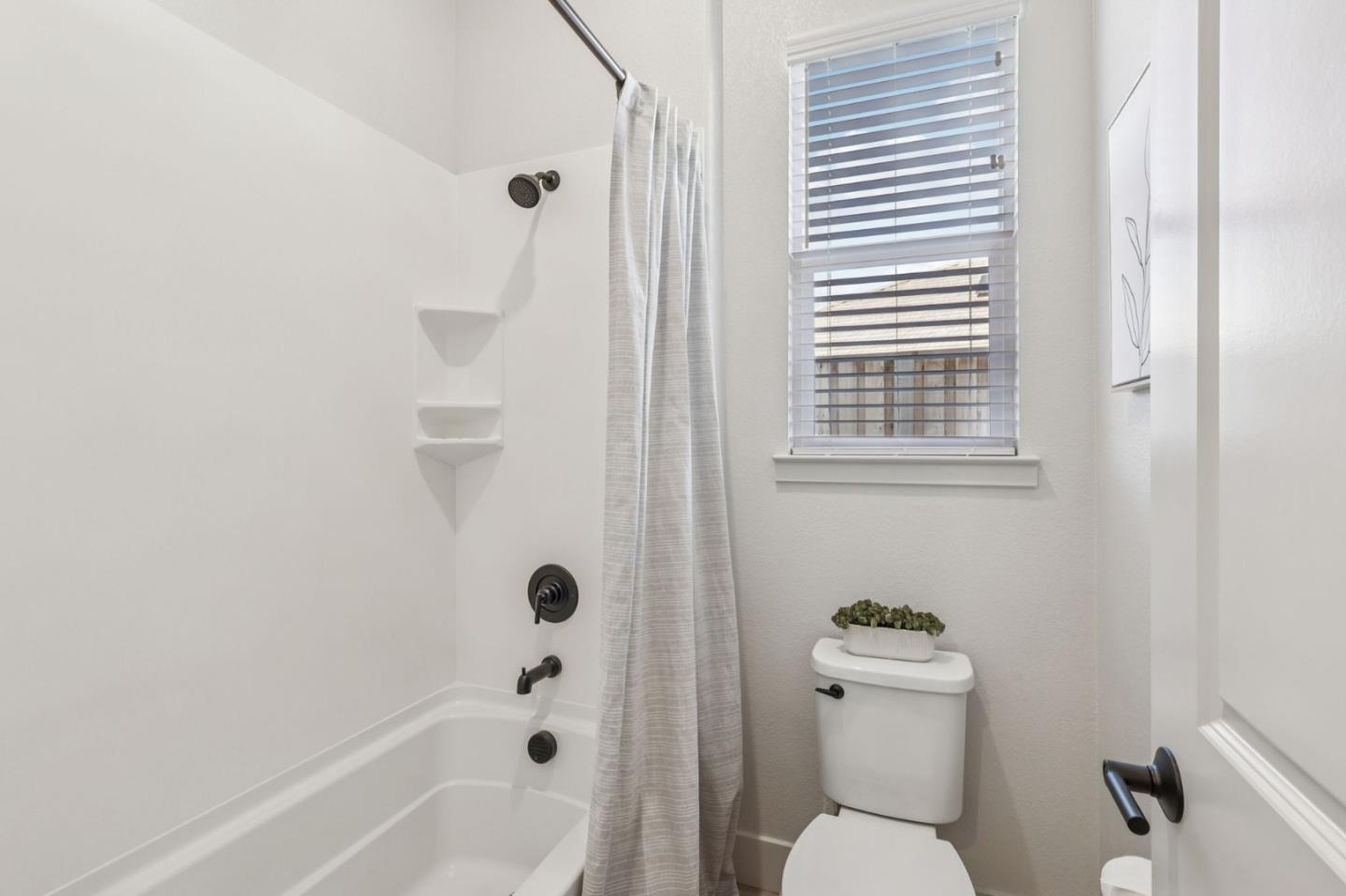 Detail Gallery Image 28 of 78 For 179 Luna Way, Hollister,  CA 95023 - 4 Beds | 2/1 Baths
