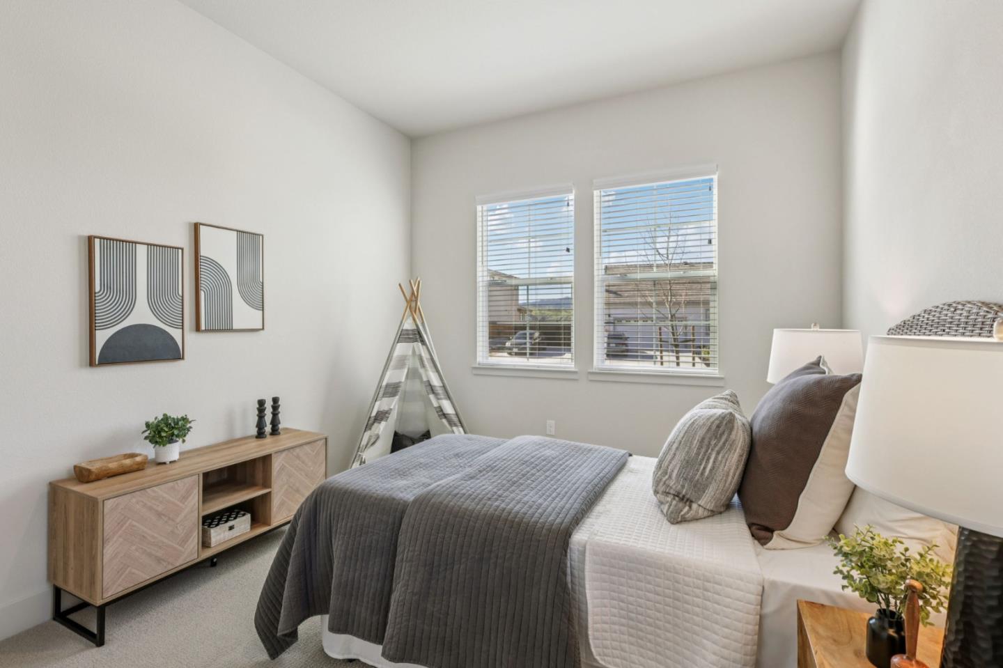 Detail Gallery Image 32 of 78 For 179 Luna Way, Hollister,  CA 95023 - 4 Beds | 2/1 Baths