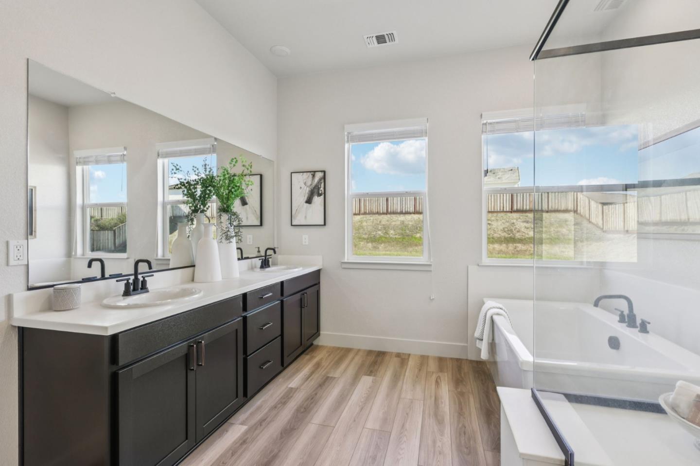 Detail Gallery Image 37 of 78 For 179 Luna Way, Hollister,  CA 95023 - 4 Beds | 2/1 Baths