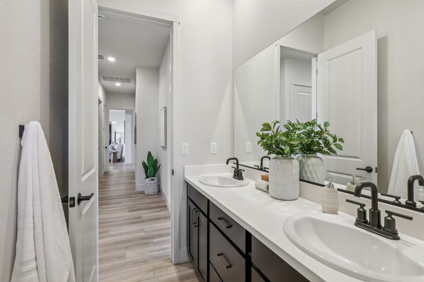 Detail Gallery Image 42 of 78 For 179 Luna Way, Hollister,  CA 95023 - 4 Beds | 2/1 Baths