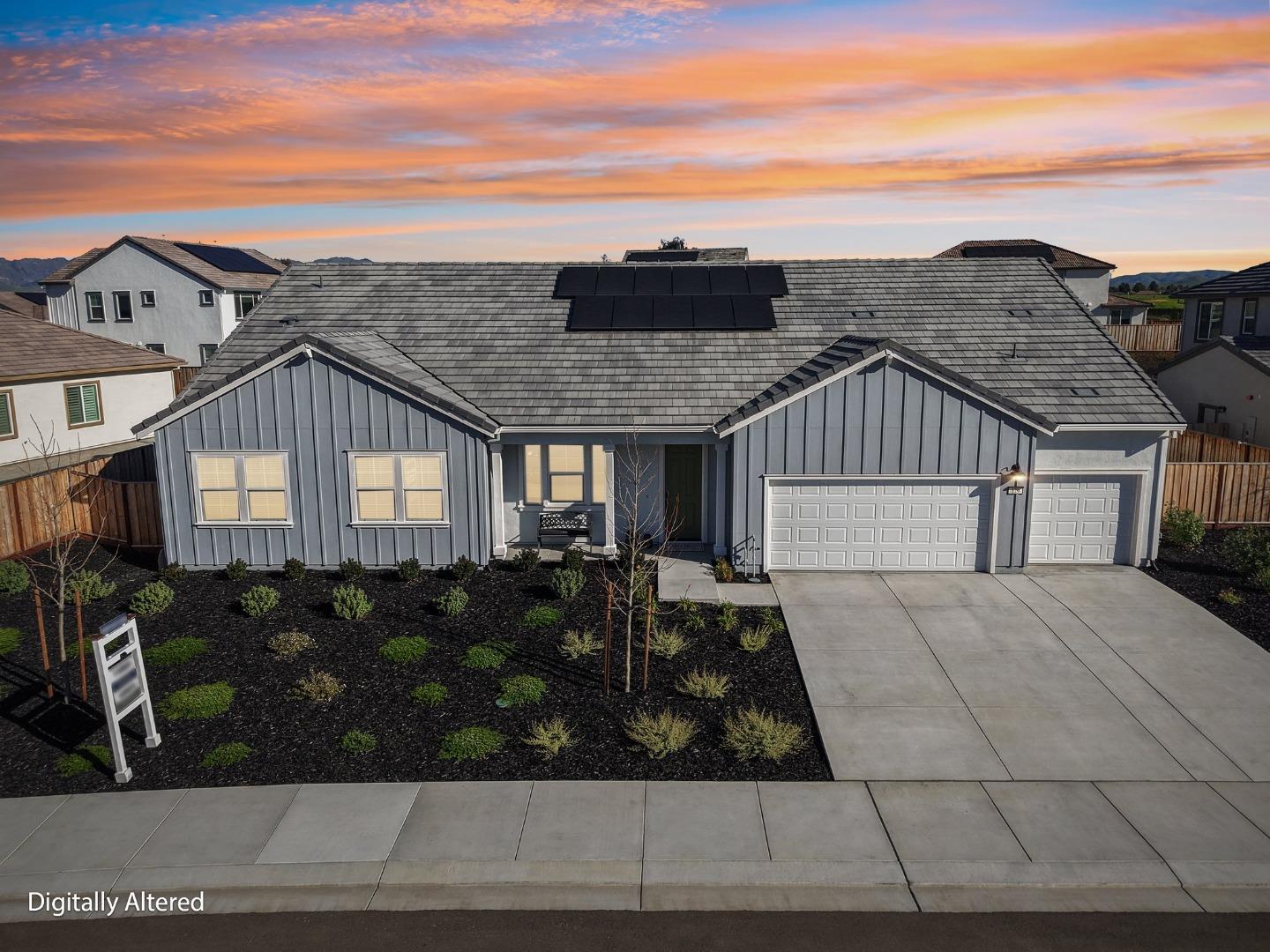 Detail Gallery Image 5 of 78 For 179 Luna Way, Hollister,  CA 95023 - 4 Beds | 2/1 Baths