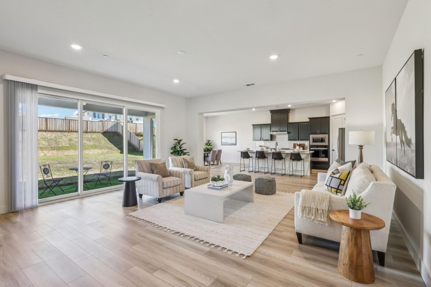 Detail Gallery Image 8 of 78 For 179 Luna Way, Hollister,  CA 95023 - 4 Beds | 2/1 Baths