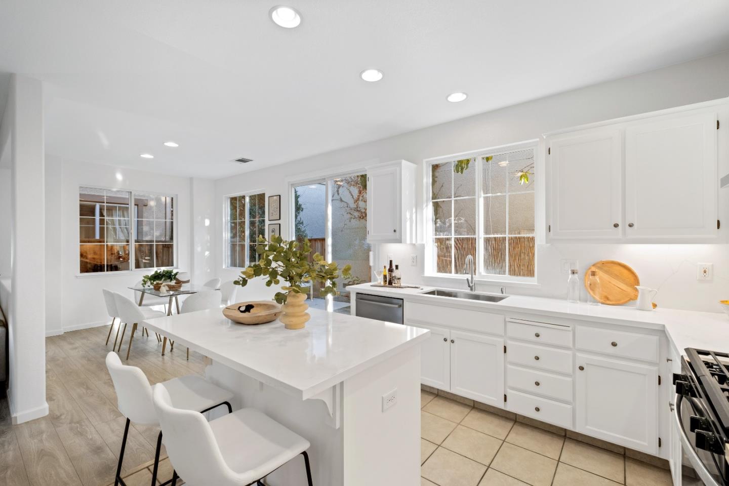 Detail Gallery Image 14 of 46 For 2144 Kingsbury Cir, Santa Clara,  CA 95054 - 4 Beds | 2/1 Baths