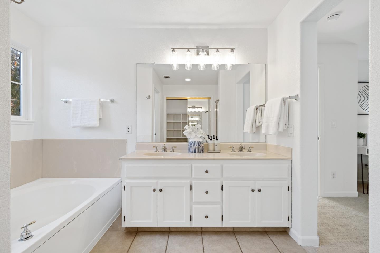 Detail Gallery Image 23 of 46 For 2144 Kingsbury Cir, Santa Clara,  CA 95054 - 4 Beds | 2/1 Baths