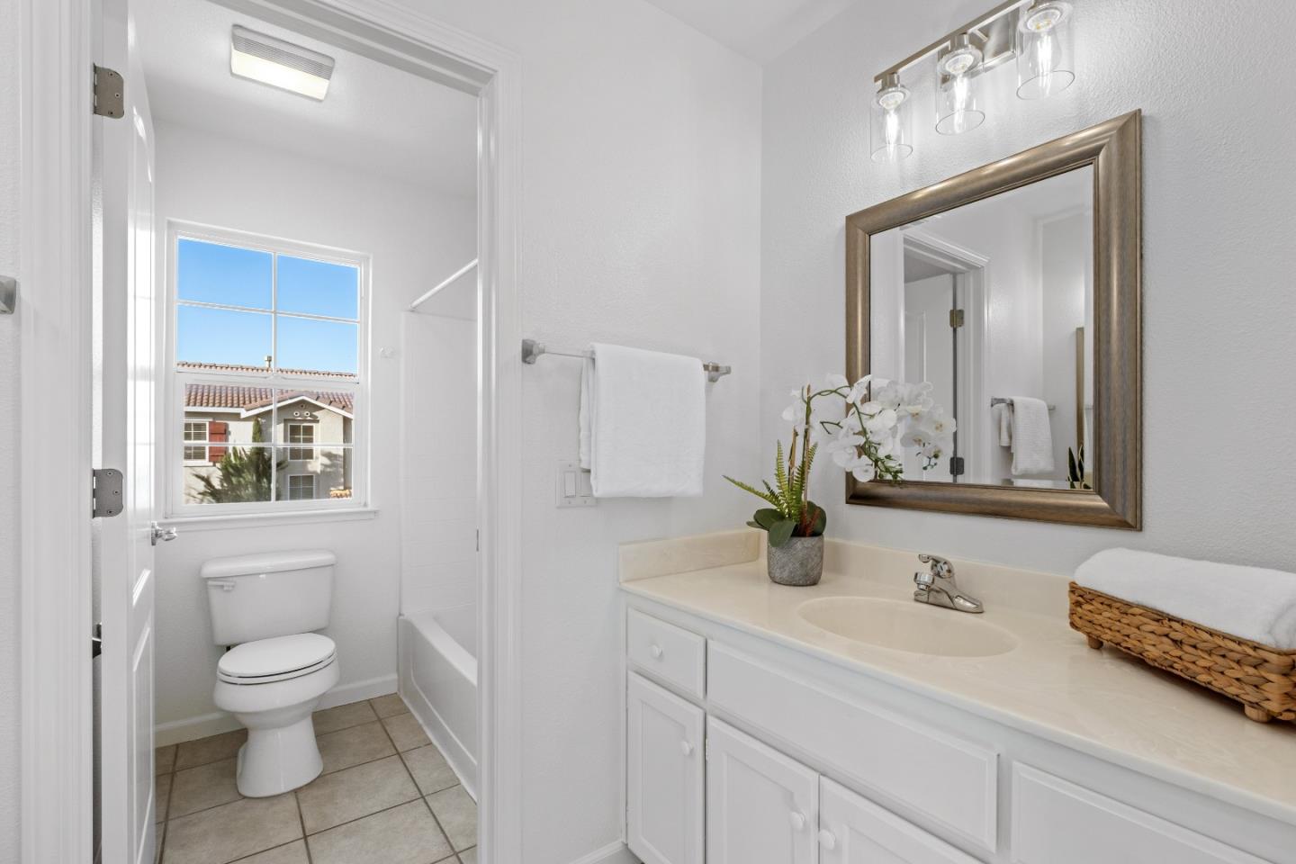 Detail Gallery Image 37 of 46 For 2144 Kingsbury Cir, Santa Clara,  CA 95054 - 4 Beds | 2/1 Baths