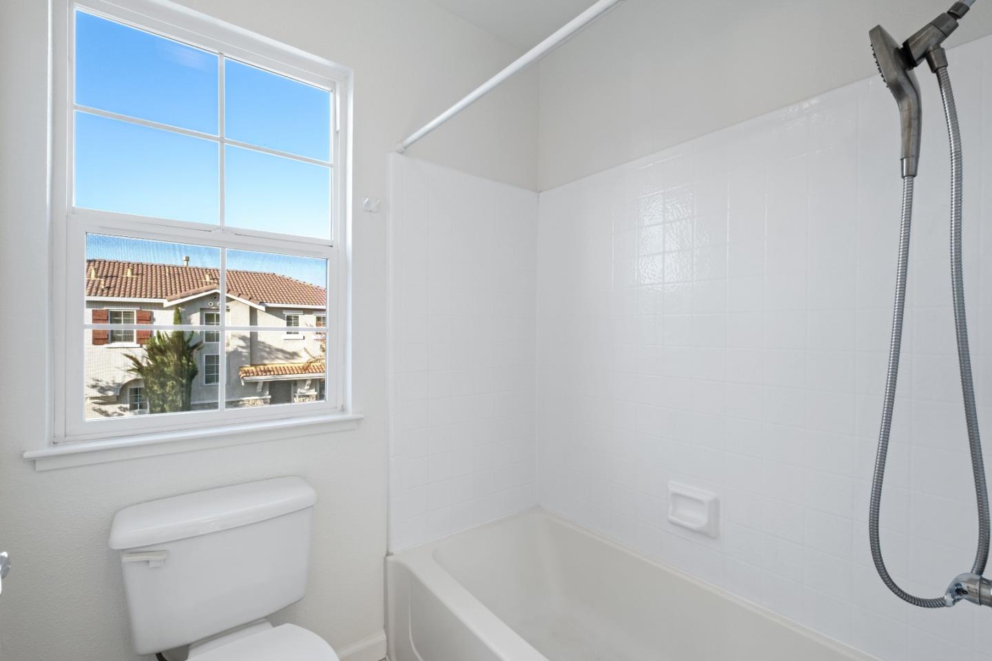Detail Gallery Image 39 of 46 For 2144 Kingsbury Cir, Santa Clara,  CA 95054 - 4 Beds | 2/1 Baths