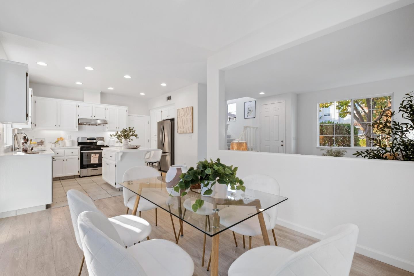 Detail Gallery Image 9 of 46 For 2144 Kingsbury Cir, Santa Clara,  CA 95054 - 4 Beds | 2/1 Baths