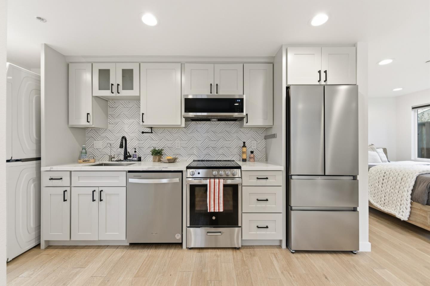 Detail Gallery Image 34 of 40 For 830 Birch Ave, Sunnyvale,  CA 94086 - 4 Beds | 3 Baths