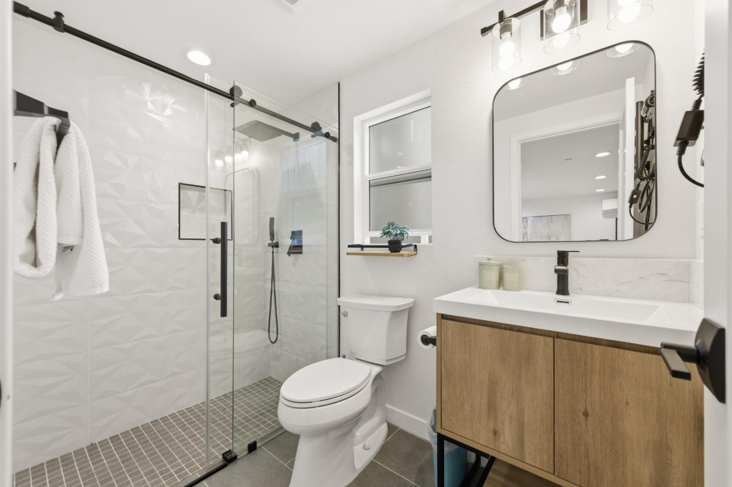 Detail Gallery Image 36 of 40 For 830 Birch Ave, Sunnyvale,  CA 94086 - 4 Beds | 3 Baths