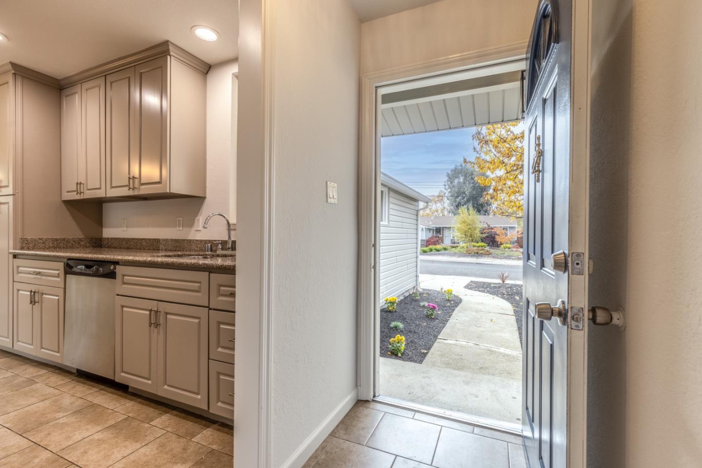 Detail Gallery Image 4 of 26 For 3140 Fitzpatrick Dr, Concord,  CA 94519 - 3 Beds | 2 Baths