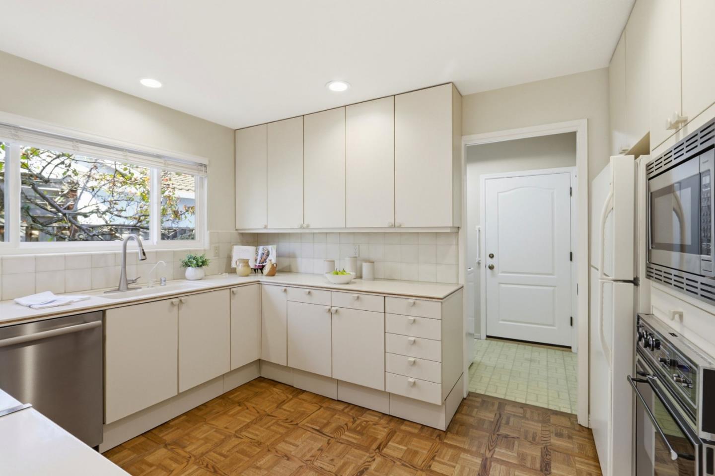 Detail Gallery Image 12 of 47 For 22408 Balustrol Ct, Cupertino,  CA 95014 - 3 Beds | 2 Baths