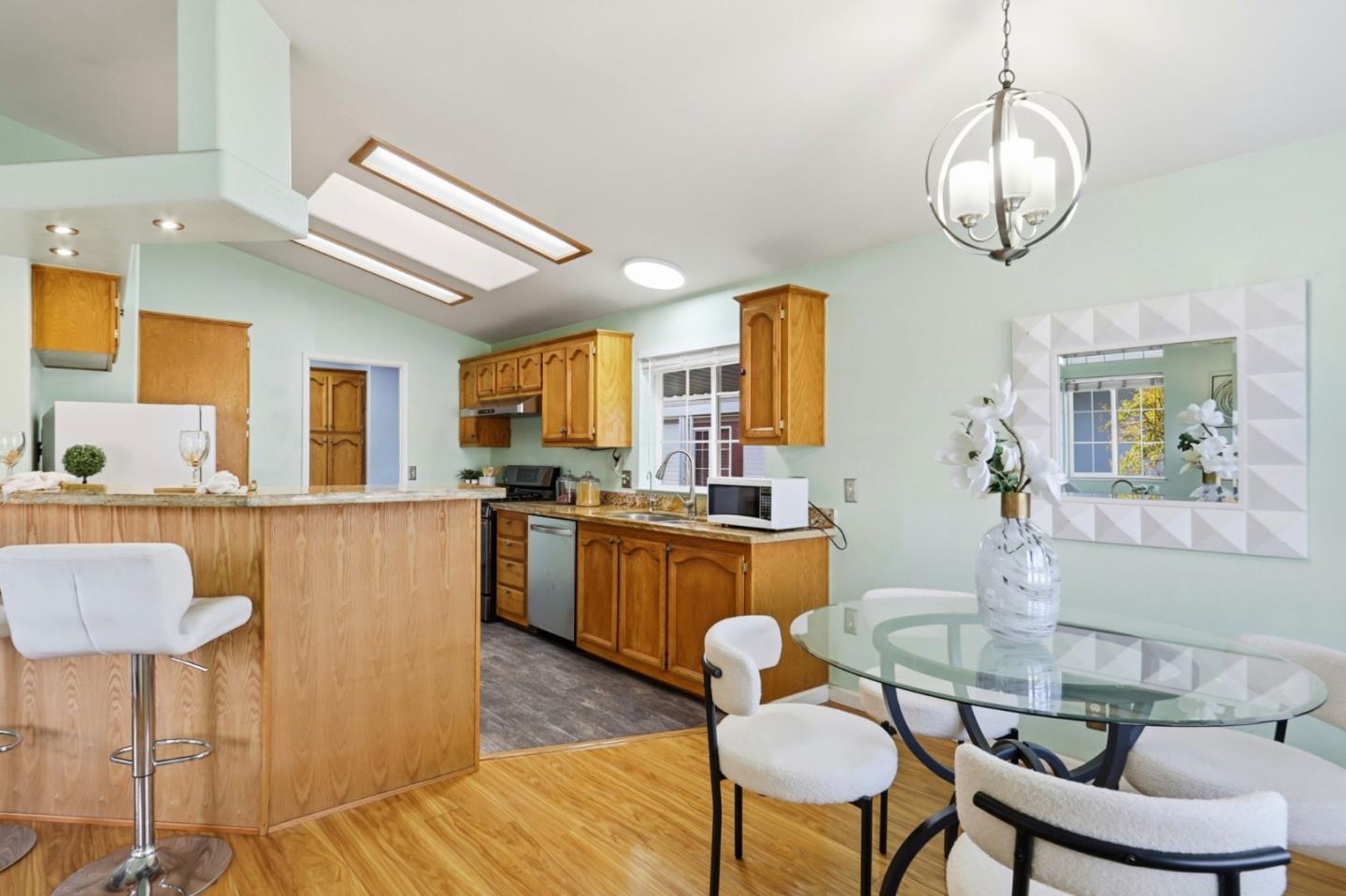 Detail Gallery Image 10 of 46 For 1520 E Capitol Expwy #103,  San Jose,  CA 95121 - 3 Beds | 2 Baths