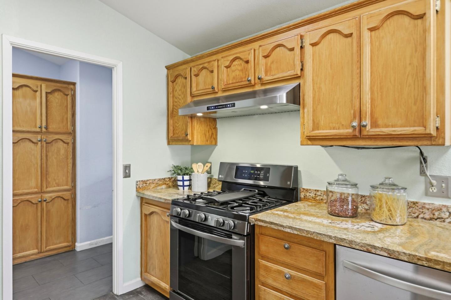 Detail Gallery Image 13 of 46 For 1520 E Capitol Expwy #103,  San Jose,  CA 95121 - 3 Beds | 2 Baths