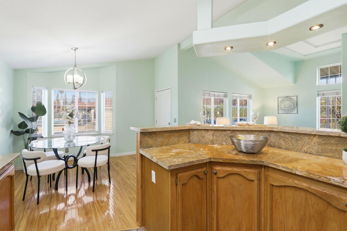 Detail Gallery Image 15 of 46 For 1520 E Capitol Expwy #103,  San Jose,  CA 95121 - 3 Beds | 2 Baths